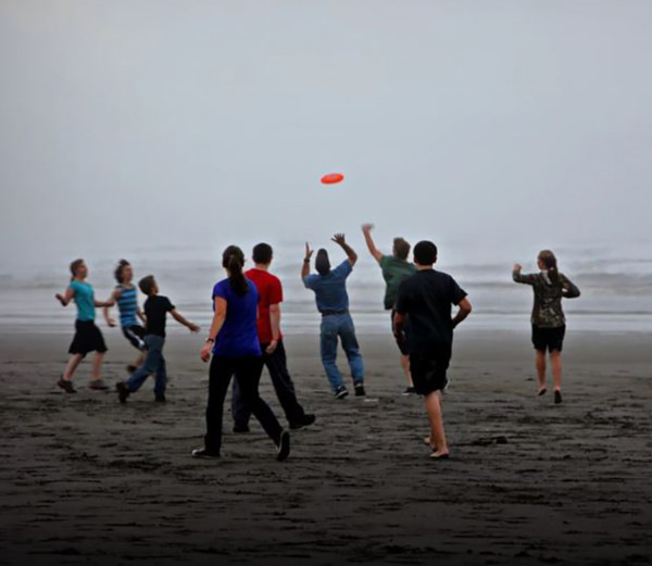 Ultimate Frisbee on the Beach!